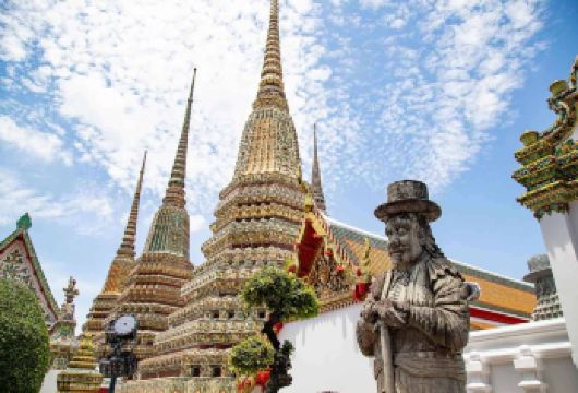 私人旅游|金佛、卧佛和石窟寺庙，并有专业导游陪同。【在金佛寺 (Wat Traimit) 观赏世界上*大的纯金佛像。 探索卧佛寺及其宏伟的 45 米卧佛。 欣赏 Benchamabophit 寺的意大利大理石优雅。】
