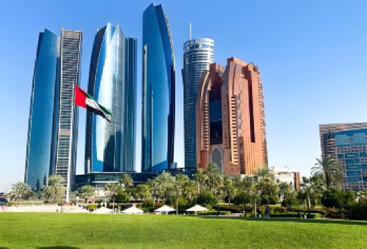 亚斯岛动感畅玩·阿布扎比包车一日游【串联F1赛道激情与滨海风光，动静结合解锁阿布扎比多元魅力】