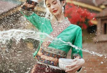 【精品小团】曼听公园+傣族园纯玩一日游丨市区上门接送丨超出片【[灵活自由]2人即可成行，直接酒店出发，行程节奏可调整，出发时间、游玩时间完全自主决定】