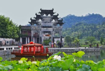 宏村+西递一日游｜深度讲解•市区接送•没有二次消费•只做精品【[服务保障]天天发班，全程巴士往返，市区内酒店上门接送，趣味讲解·不枯燥乏味！】
