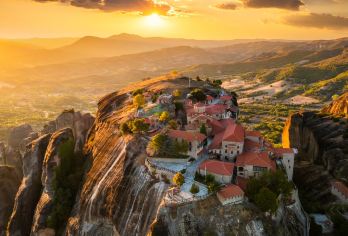 希腊天空之城迈泰奥拉一日游【含午餐，多语言导览/小巴可选】【中文、英文、西班牙语等8种语言的语音导览可选】