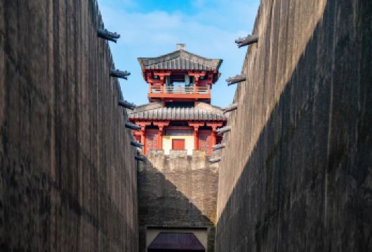 金华横店影视城纯玩一日游【踏入横店，仿佛穿越了时空，一砖一瓦，承载着无数的电影梦想和历史回荡。咸阳宫、清明上河园、老外滩，每一】