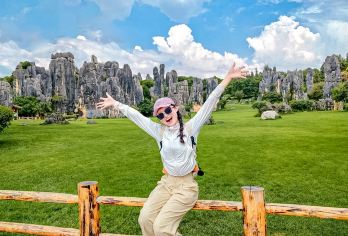 昆明石林+九乡一日游【15人内小团◆九乡段可选新/老套票】【[自有品牌]天天发班，质量保证，不转团。一天玩转两大景点，5A级景区地上看石林+4A级景区地下探九乡】