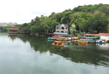 潮州广济桥+青岚怪臼谷地质公园+龙湖古寨一日游 可英文服务【可提供英文及小语种导游服务-往返接送-可选导游-可代订门票】