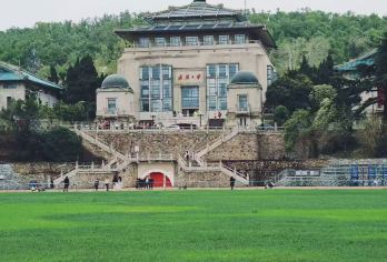 古德寺+武汉大学+黄鹤楼+巴公房子一日游【二环内可上门接】【武汉大学入校深度游】