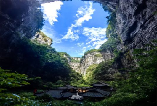 武隆天生三桥+龙水峡地缝一日游【[天生三桥]国家5A级景区，喀斯特世界自然遗产，张艺谋电影《满城尽带黄金甲》取景地之一】