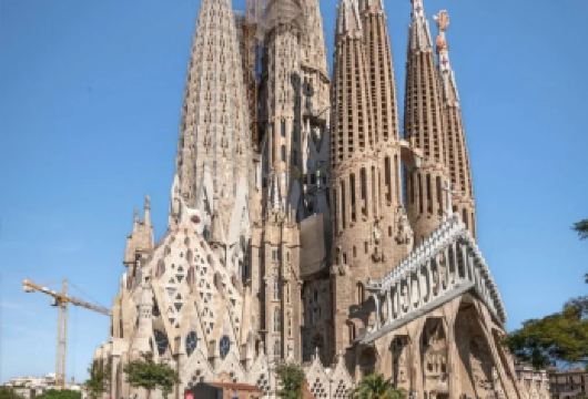 西班牙巴塞罗那市区网红景点打卡-高迪三件套-可包车-精选【专属客服和本地中文司机，一家一团包车】