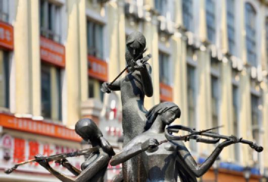 哈尔滨中央大街+七三一罪证陈列馆+哈药制药六厂【上门接送】【私家独立出行 上门接送 一单一团 无购物·无自费 深度纯玩 一家人独立专人专车 尽享品质服务】