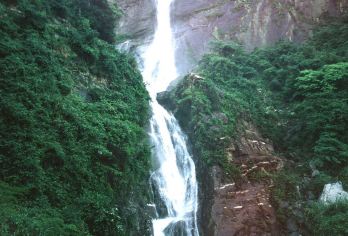 庐山风景名胜区一日游【上门接九人团可选，不爬山李白瀑布】【庐山代表景点一次玩转：李白笔下的香炉峰瀑布+远眺庐山五老峰+白鹿洞书院+观音桥+桃花源一次玩转。】
