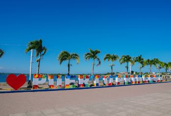 普林塞萨港城市景点【参观圣母无原罪主教座堂、库阿特尔广场和米特拉牧场，仿佛穿越回过去，您将发现这座城市丰富的历史。 在巴拉望野生动物救援和保护中心近距离接触菲律宾鳄鱼。 在人气颇高的贝克山满足您的甜食欲望，享受轻松无忧的旅程，我们还提供便捷的酒店接送服务！】