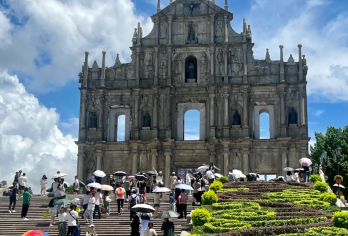 无忧澳门探索之旅：每日专车接送，难忘体验【免费接送服务 – 澳门市区（酒店）任何地点 私人豪华车辆 – 由专业司机提供舒适出行服务 **** 行程可定制——您可以选择景点和路线！】