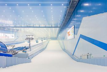 深游华发热雪奇迹雪场一日游[含票+滑雪装备]【5条不同难度雪道，最长单道达463米，垂直落差83米，新手高手都能玩!】