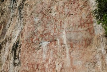 崇左友谊关景区+宁明花山岩画景区+太平古城一日游可英文服务【可提供英文及小语种导游服务-往返接送-可选导游-可代订门票】