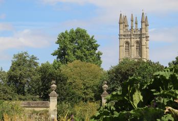 英国牛津｜牛津大学人工讲解2小时拼团【资深中文讲师】【[全程无忧出行]包车配备专属车辆，行李存放安全便捷】