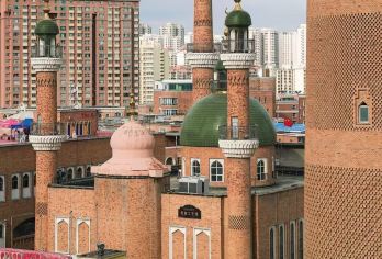 还在修建的乌兹别克馆，纯是拍照好看【大巴扎老茶馆（图2） 窗户景都是在它家拍的，另外图1机位是在它家大门口的广场上】