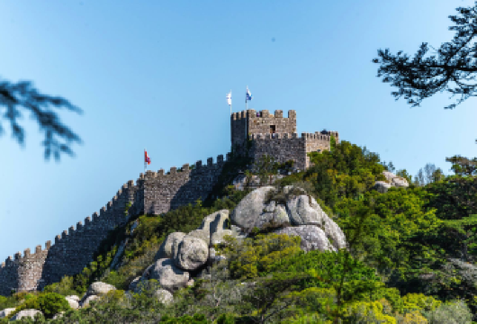 葡萄牙里斯本-摩尔城堡-雷加莱拉庄园【中文专车-悦享旅程】【中文专车出行，行程自己定义，无需等待，专属贴心服务，尽享惬意旅程。】