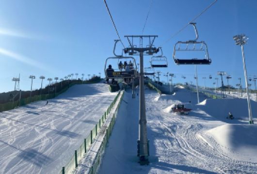 长白山池西南山滑雪全天+精美雪服【池西区/松江河镇上门接送】【千元精品雪服任你选，穿出风格，做雪场靓仔】