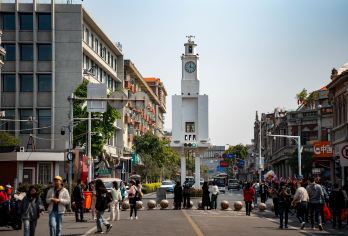 泉州开元寺+洛阳桥+西街一日游【赠送簪花，精选小团】【[泉州记忆]游走西街，闽南原貌老街区，探寻舌尖上的泉州美食】