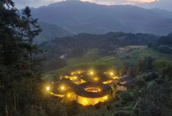 云水谣+土楼一日游【2-8人团含门票+往返接送＋司导讲解】【[VIP小团]岛内全部+部分岛外可接送，7：30左右才出发 全程高速，能节约3h车程时间】