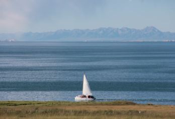 青海湖二郎剑景区一日游【含门票省心游 10人精品团游5A】【[服务至诚]司机保证不强制，不抵触！无隐形消费！当地土著司导带你玩转旅程！】