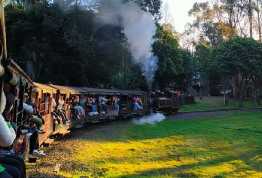 墨尔本普芬比利蒸汽火车+MARU动物园+菲利普岛一日游【此线路非常火爆，下单前请联系客服确认是否有位】
