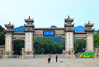 【鞍山+千山爬山徒步+上门接送+深度休闲游玩】【1、独特的自然风光，奇峰怪石，云海奇观，森林植被】