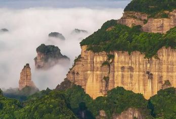 广东韶关包车1日游【丹霞腹地体验、阳元石秘境徒步、百年老村探秘】