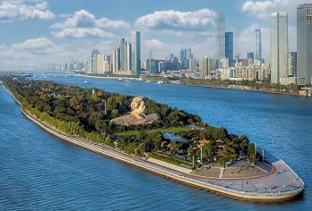 湖南省博物馆+岳麓山+爱晚亭+五一广场+橘子洲头一日游！【[精华景点、一网打尽]一天玩转长沙精华景点，真纯玩，无购物，无车销， 省博精品讲解：】