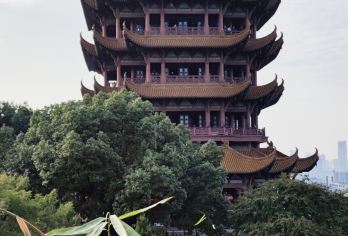 武汉黄鹤楼+户部巷+武汉大学+湖北省博物馆+东湖经典一日游【经典路线，精选行程，武汉经典景点全覆盖，拒绝踩坑】