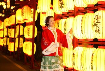 【新春武汉】园博园+知音殿打卡一日活动/含妆造【[沉浸式体验]武汉新春特色搭配美美造型（粉扑一次性，化妆品安心用），让您更出片】