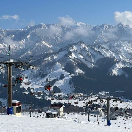 越后汤泽岩原滑雪场玩雪 & 滑雪一日游 (东京出发)