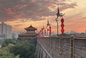 西安钟楼+大唐芙蓉园+大唐不夜城拼车一日游【[市区拼车/3人起拼/可定制私人导游讲解/独立用车]】