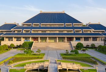 【金牌说】 湖北省博物馆讲解 3H大咖领讲 可含票 12人团【[金牌导游讲师团]他们博古通今，幽默睿智，善于挖掘文物背后的故事，用有趣的方式还原历史真相；】