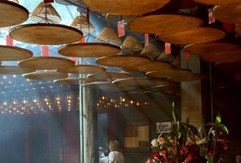 香港非遗文化深度一日游丨打小人中西区文物径城市秘境探秘之旅【莲花宫观音借库民俗传说；大坑火龙文化馆了解非遗舞火龙传承】