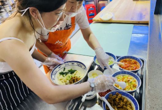 西安秦始皇帝陵博物院兵马俑半日游+英文导游+油泼面制作品尝【专业英文导游：配深耕秦史的英文导游，详解兵马俑细节与故事，适配国际游客。】