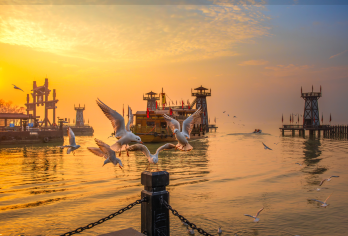 中央电视总台无锡影视基地（水浒城）＋三国城一日游【苏州出发】【[精品纯玩]真正的纯玩无购物无隐形消费，包含用车、门票，让您的旅途更精彩！】