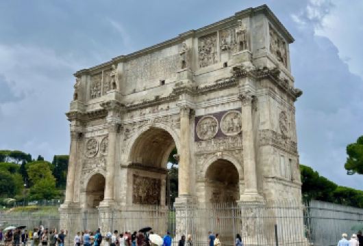 罗马斗兽场+古罗马广场+万神殿+特雷维喷泉+西班牙阶梯包车游【千年帝国回响：探斗兽场与古罗马广场，触摸角斗风云与帝国核心的历史余温】