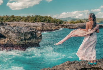 水上运动与佩尼达岛之旅——逃离尘嚣的岛屿假期【海底漫步、水上摩托、独木舟、海洋泳池浮潜、香蕉船和甜甜圈船，外加努沙佩尼达岛之旅，探访克林金和破碎沙滩。 在海洋泳池体验海底漫步、独木舟、香蕉船、甜甜圈船和水上摩托等水上运动，随后前往努沙佩尼达岛的精灵沙滩游览。 一站式冒险体验，包含海底漫步独木舟、海洋池浮潜、香蕉船、甜甜圈船、水上摩托和佩尼达岛精华景点。】