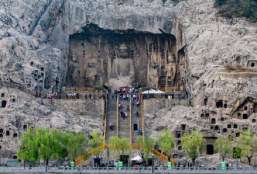 嵩山少林寺+龙门石窟一日游【好评9千+|获服务标杆奖】【[高性价比]连续8年发团量第一行业领先，获“携程高质量服务奖”“携程服务标杆奖”等奖项实力的证明。】