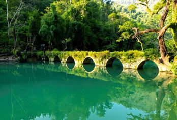 荔波小七孔一日游|全家出游/好友结伴一站式包车【上门接送】【专车直达目的地 私家团不拼其他人 舒适无忧 游玩自由 往返时间可自行调整。】