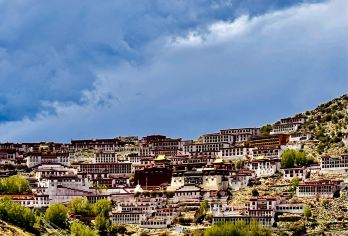 【西藏拉萨·藏文化体验】布达拉宫+罗布林卡+八廓街+甘丹寺【西藏经典景点，网红打卡角度】