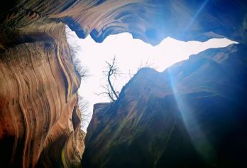 陕西延安甘泉大峡谷一日游【纯玩无购物+可选心形峡+永宁古寨】【[无忧出行]专车接驾，直达景区，无需长时间等待，一站式服务。】