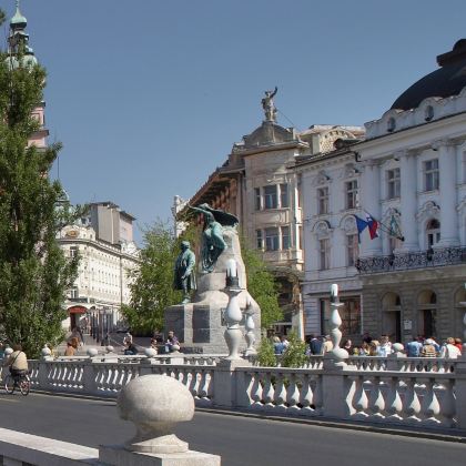 卢布尔雅那+布莱德湖日游【萨格勒布出发+含城堡票+二人成行】