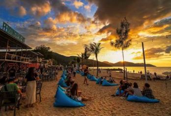 槟城下午游浮罗榴莲山+蝴蝶公园+巴都丁宜沙滩日落火舞表演【精品包团，私家团，无购物无隐形消费为您的旅行更自由更精彩】