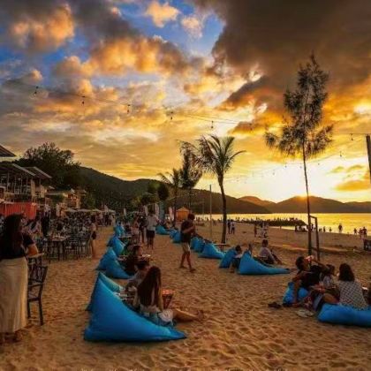 槟城下午游浮罗榴莲山+蝴蝶公园+巴都丁宜沙滩日落火舞表演