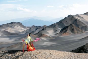 黑独山一日游【敦煌出发-黑独山+九层妖塔影视基地包车一日游】【[定制包车]走进大西北的画卷里，荒凉里的水墨丹青】