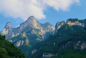 张家界天门山1日游【精品团18人团，8人团+可定制游】【[上门接送]张家界市区上门接人，结束送站（张家界西站），送回酒店】