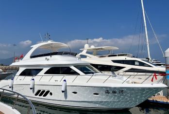 深圳七星湾游艇会 75尺游艇包船 海钓浮潜配有房间 滑梯魔毯【[赠送]浮潜，海钓鱼饵渔具，浮毯，KTV，水上滑梯等】