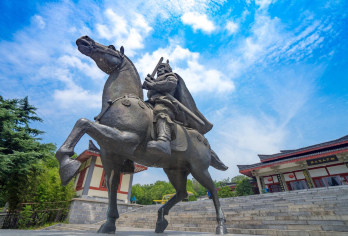 徐州汉文化景区2H人工讲解 橄榄游● 资深大咖导游精讲 小团【[橄榄游讲师团]他们博古通今，幽默睿智，善于挖掘文物背后的故事，用有趣的方式还原历史真相！】