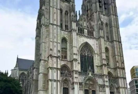 比利时布鲁塞尔大广场+撒尿小童+原子球塔+艺术山一日游包车【享受10小时中文司导包车专享，高效串联各景点，节省路途时间，行程自主，全程中文服务贴心无忧。】